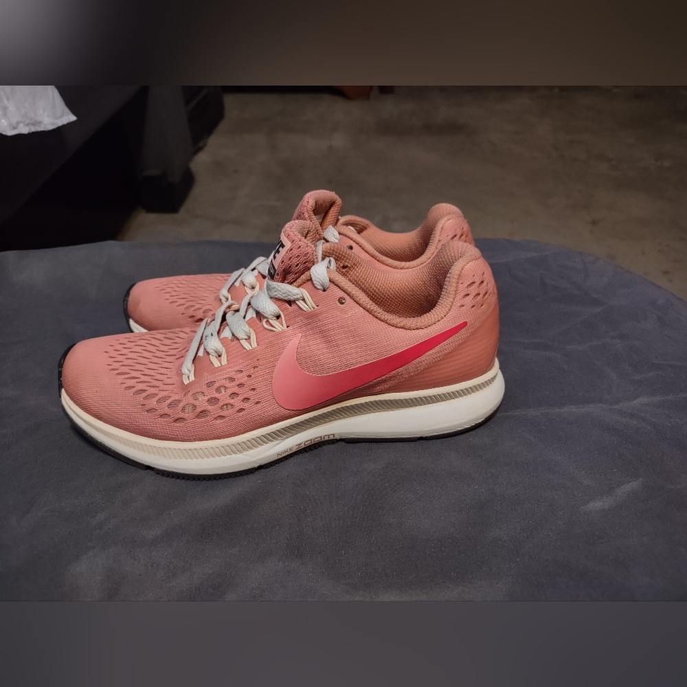 Nike Women's Rust Pink Athletic Sneakers/Size 5 1/2 (Women's)Air Zoom Pegasus 34